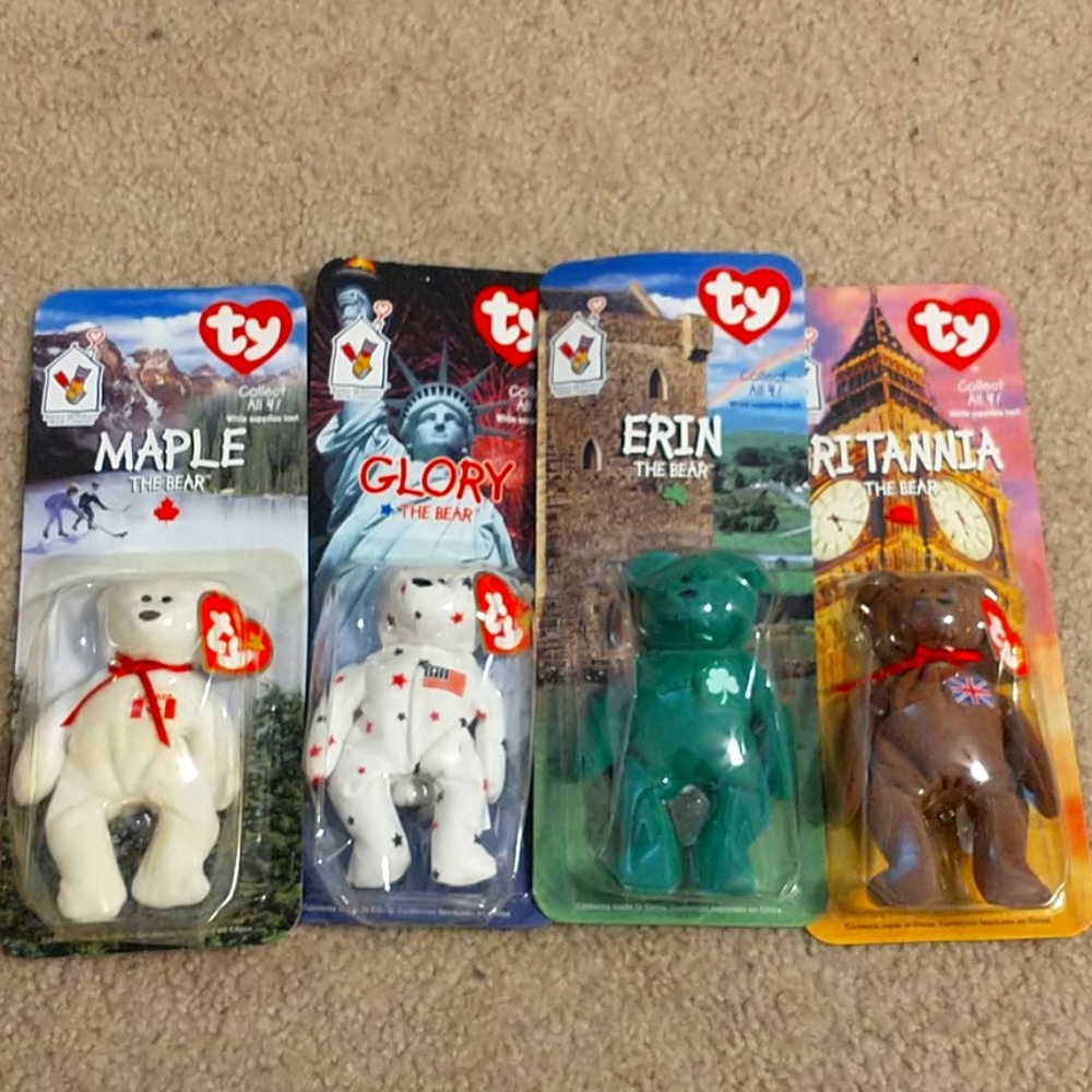 Set of 4 World Bears - Teeny Beanies